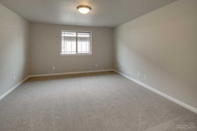 Building Photo - Spacious Home in Fieldstone Crossing, with...