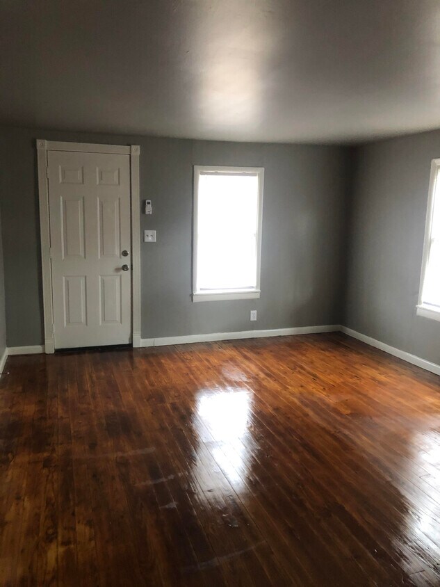 Foto principal - 4108 Charles Page Blvd