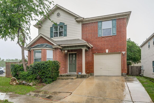 Foto del edificio - BEAUTIFUL 4-BEDROOM HOME NEAR UTSA