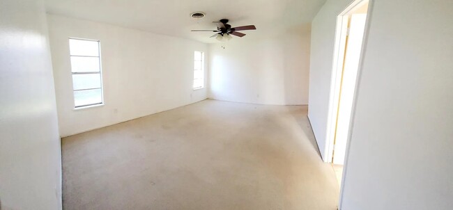 Private Master Suite with Walk-In Closet & Renovated Bathroom Enjoy the comfort of a spacious room - 1301 La Paloma St