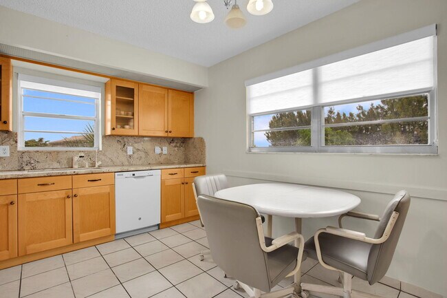 Building Photo - 1605 Abaco Dr