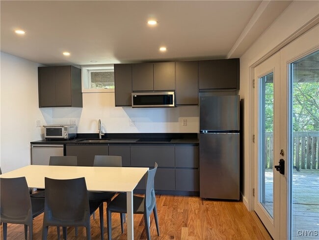 Building Photo - 1308 E Shore Dr