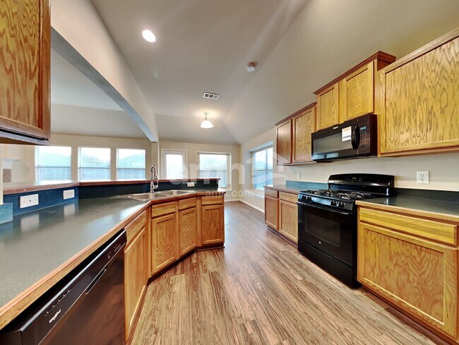 Foto del edificio - 1031 Hollow Creek Dr