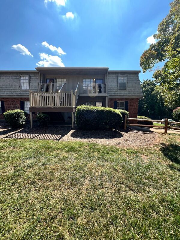 Building Photo - 3818 Country Club Rd
