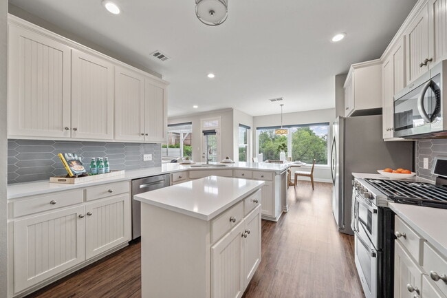 Building Photo - 10809 Range View Dr
