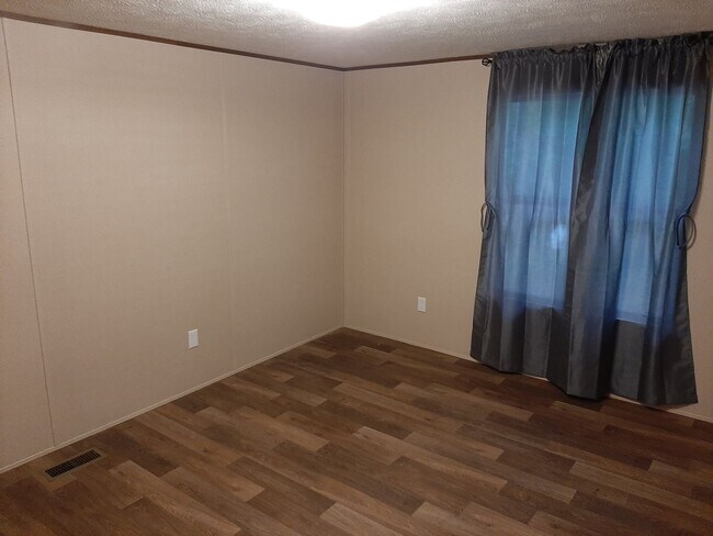 Foto del edificio - 2/2 Mfg. Home on 2.0 Acres Secluded/Rural ($840) for Lease in Romance AR