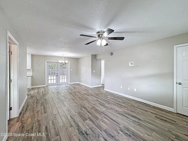 Foto del edificio - 170 Moore Ave