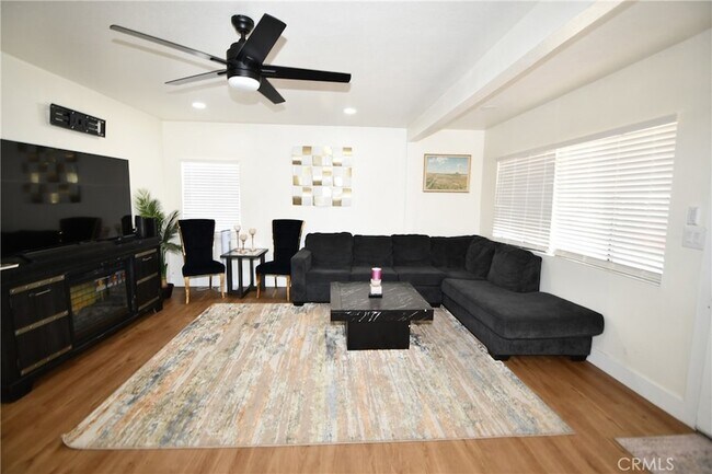 Foto del edificio - 4028 4026 W 160 Street Unit