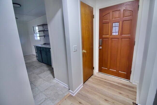 Front Door - 414 Hedlund Dr