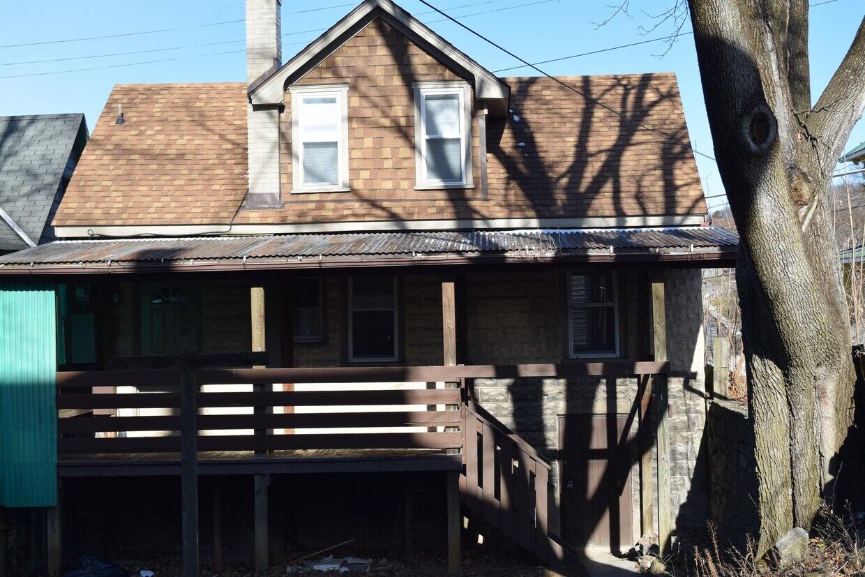 Primary Photo - 134 E Pike St