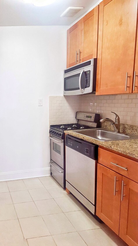 Building Photo - 321 E 73rd St