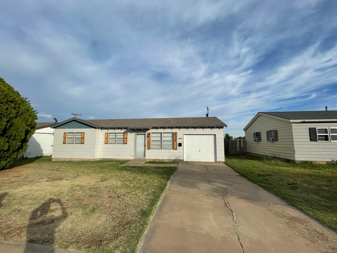 1228 Darby Ave, Pampa, TX 79065 House Rental in Pampa, TX