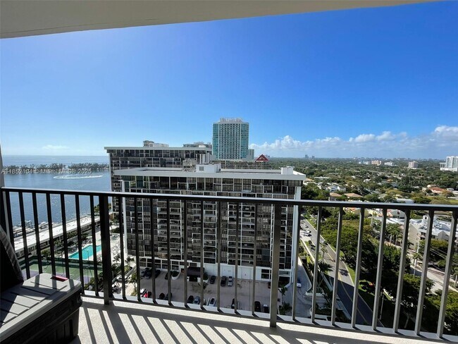 Building Photo - 1901 Brickell Ave