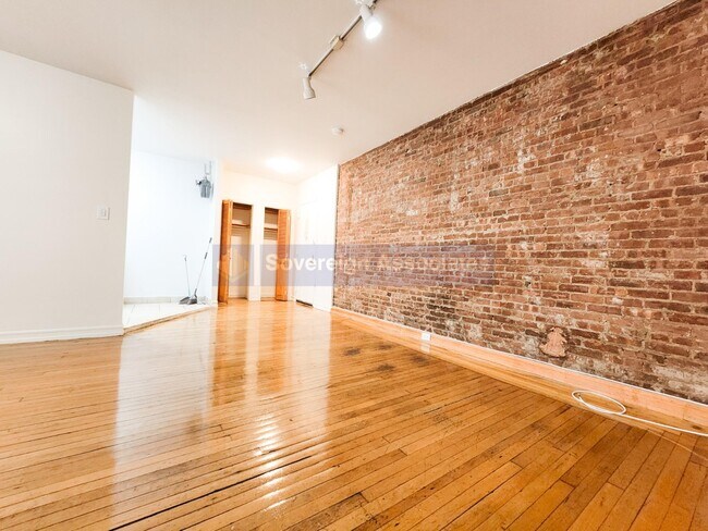 Building Photo - 715 W 172nd St