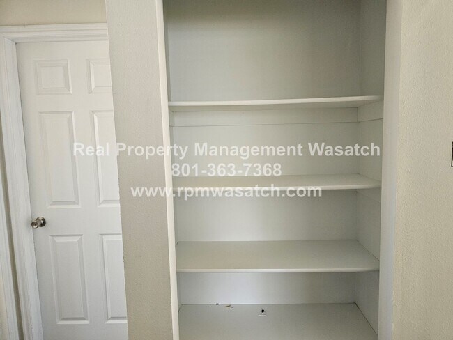 Foto del edificio - Come See this Beautiful 5-Bedroom Home (Being Remodeled) Almost Finished