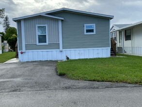 Building Photo - 400 SW 135th Terrace