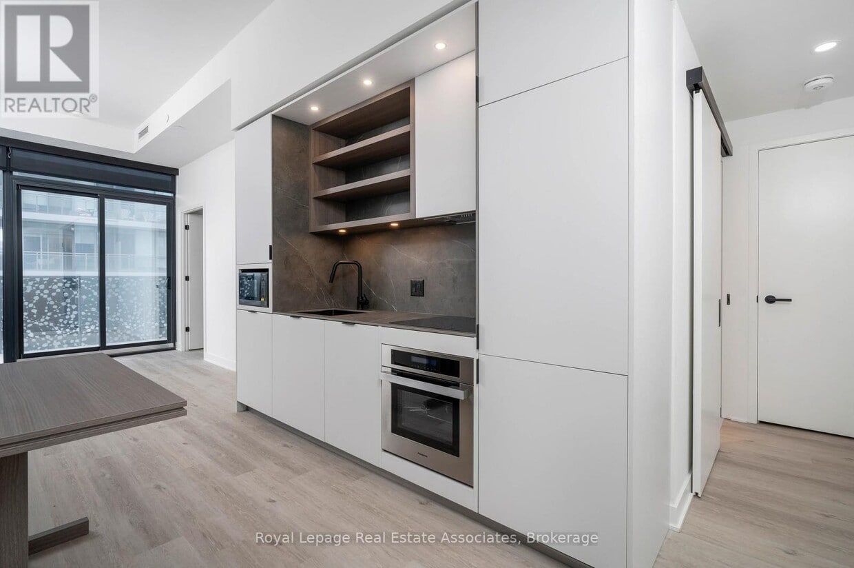 Primary Photo - 55 Charles St E