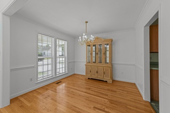 Foto del edificio - Spacious 3-Bedroom Home with Bonus Room and Community Perks