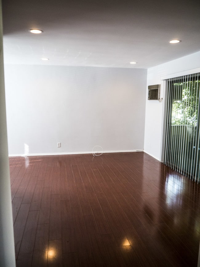 Living Room - 810 Orange Grove Avenue