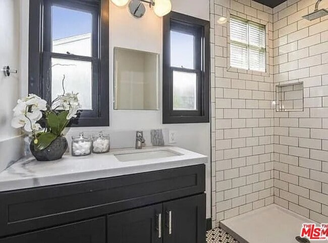 Foto del edificio - 5501 Morella Ave