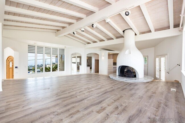 Foto del edificio - 1145 La Jolla Rancho Rd