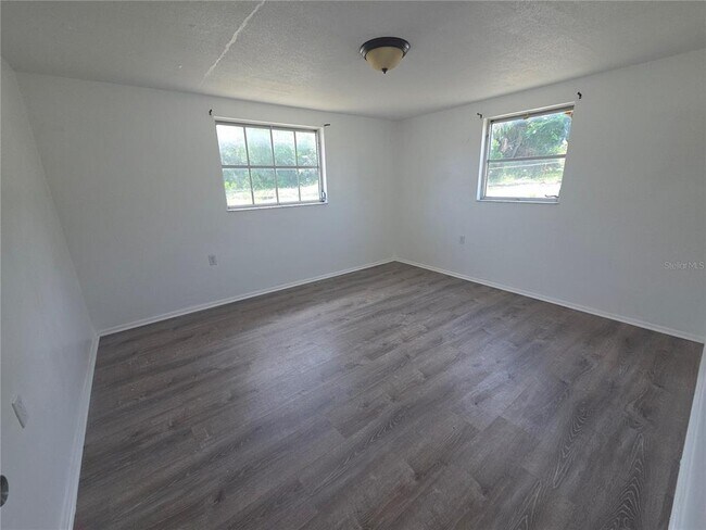 Foto del edificio - 1505 Roundtree Rd