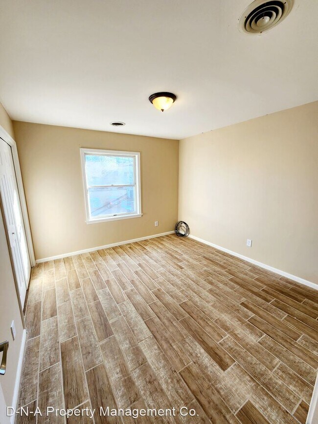 Building Photo - 3 br, 1 bath House - 246 N. Courtland St #1