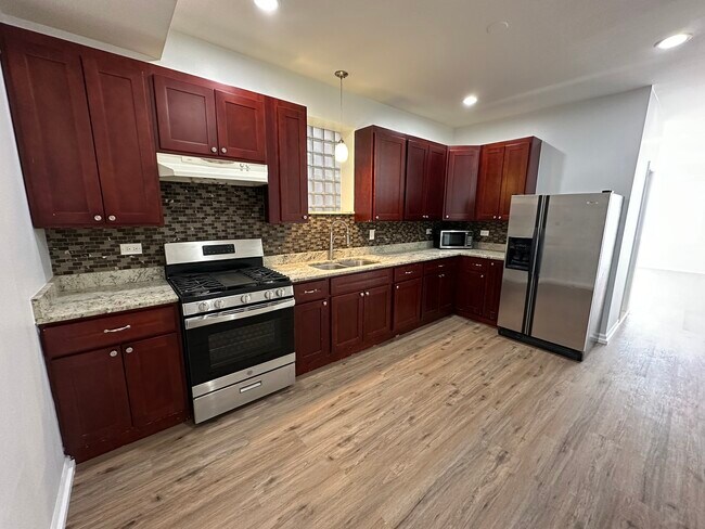 Building Photo - 3052 W 44th St