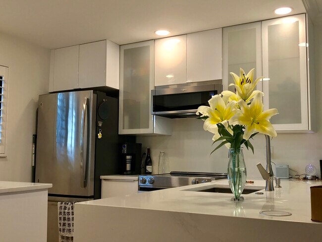 Kitchen 1 - 391 Airport Ave E