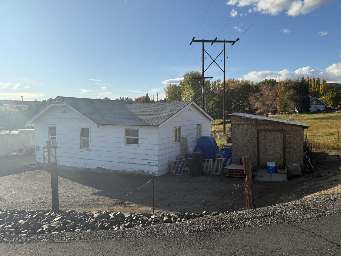 Building Photo - 2451 Speyers Rd