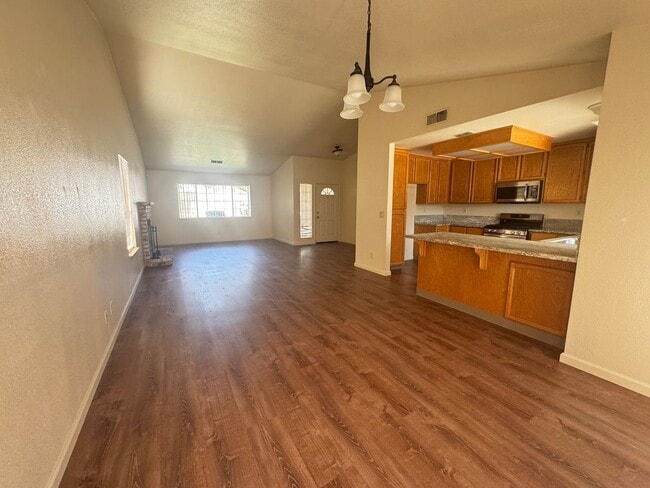 Foto del edificio - 3 bed 2 ba house in S. Yuba City