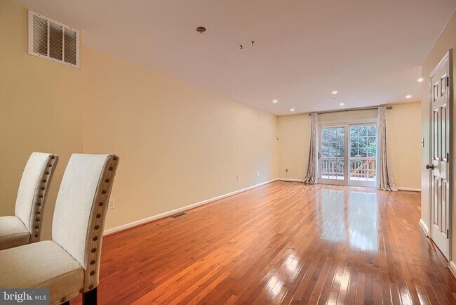 Foto del edificio - 3818 Swift Run Dr