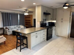 Building Photo - 11303 Greenwillow Dr