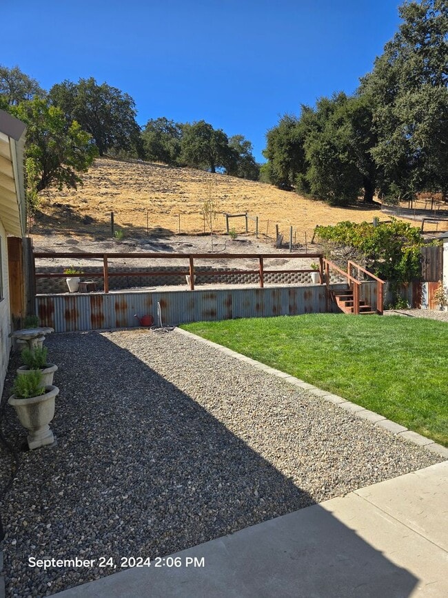 Building Photo - 2 bed 1 bath with bonus room