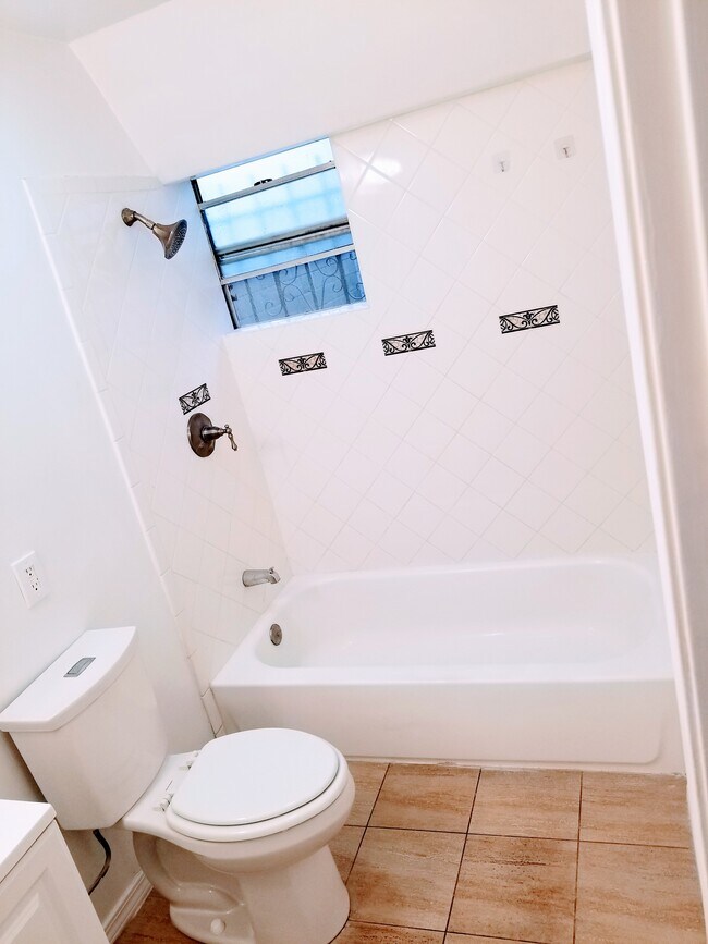 Bathroom - 1348 Roland Curtis Plz
