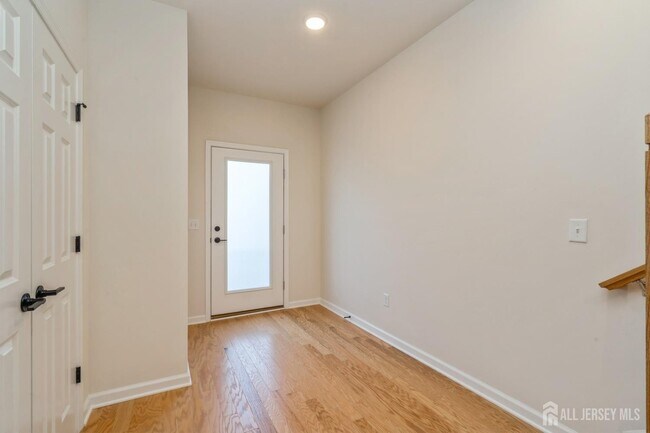 Building Photo - 103 Vaughn Dr