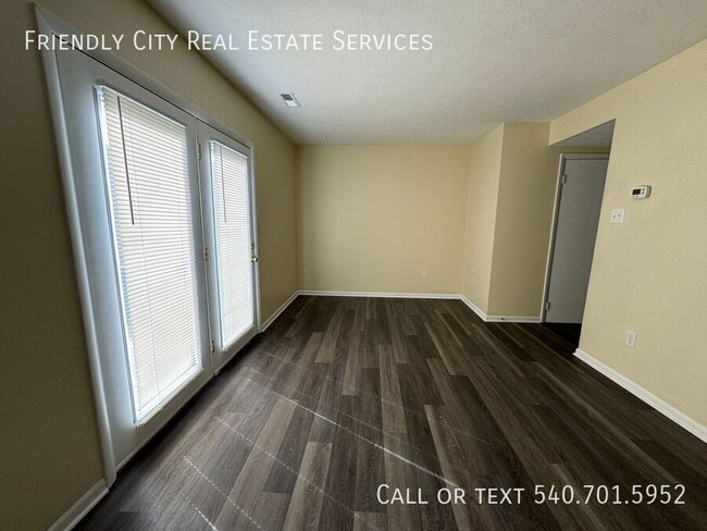 Foto del edificio - Recently updated 2 bedroom, 1.5  bath Town...