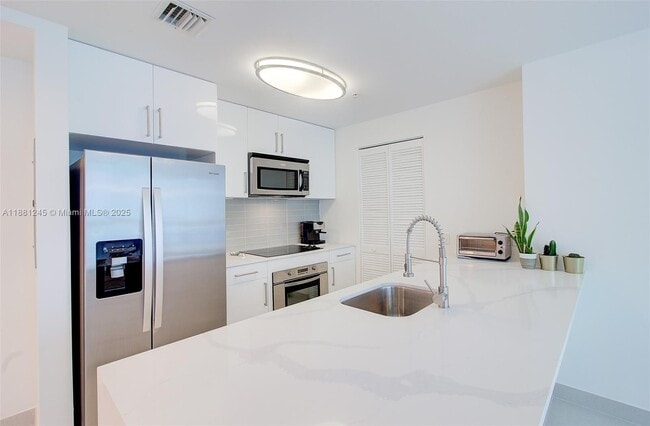 Foto del edificio - 300 S Biscayne Blvd