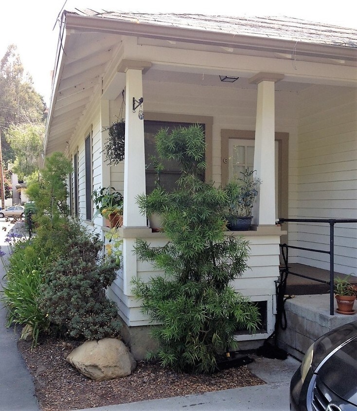 Primary Photo - 310 Ladera St