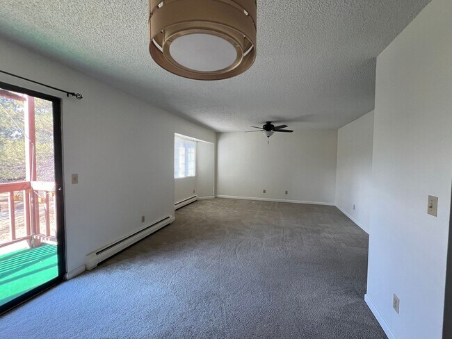 Foto del edificio - 2450 Palmer Park Blvd