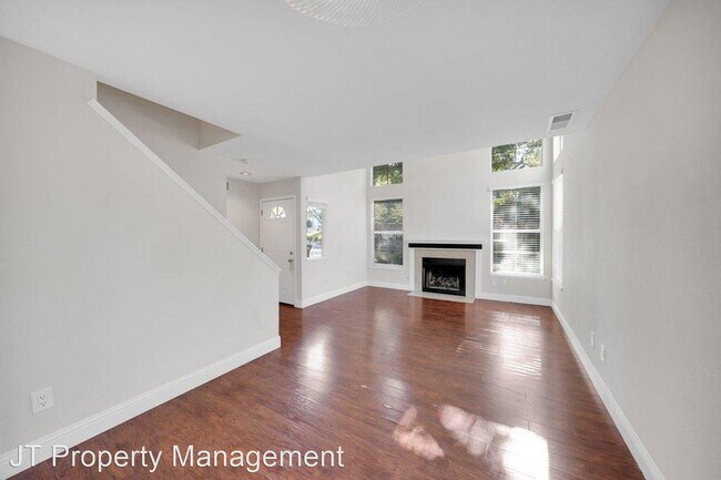 Building Photo - 217 Hidden Creek Ct