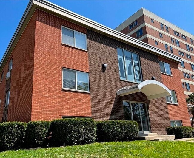 Building Photo - 475 W Grand Ave