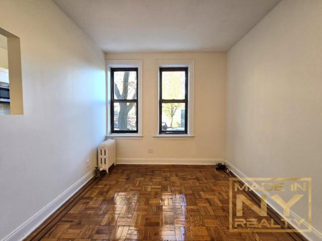 Foto del edificio - 1 bedroom in ASTORIA NY 11106