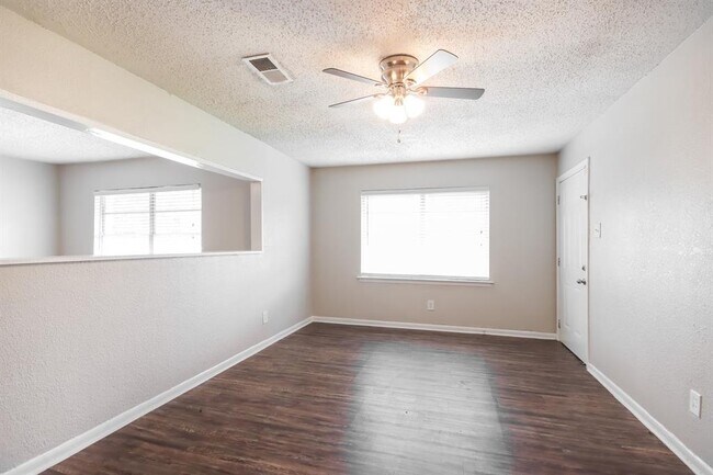Building Photo - 5210 Greylog Dr