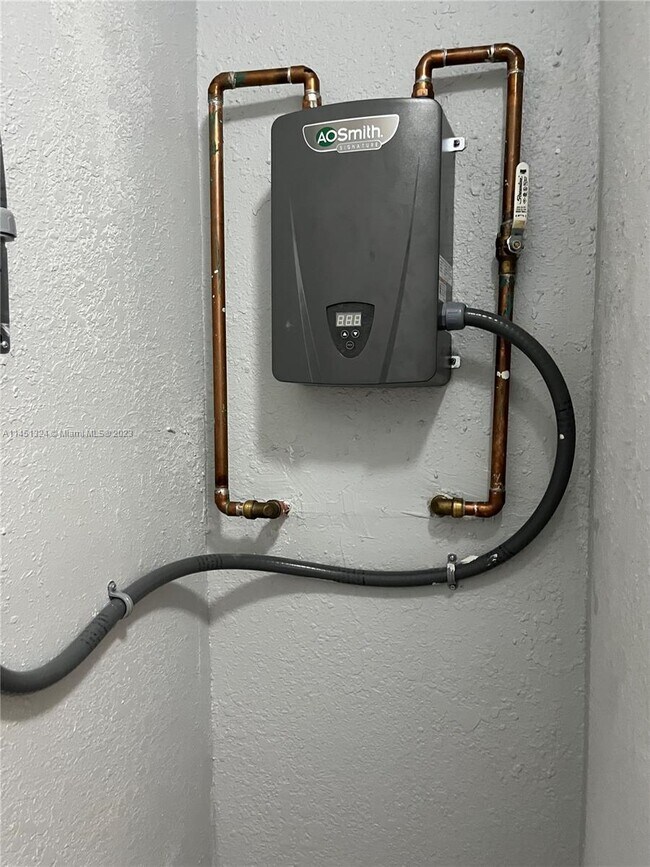 Foto del edificio - 5820 NW 27th Ct