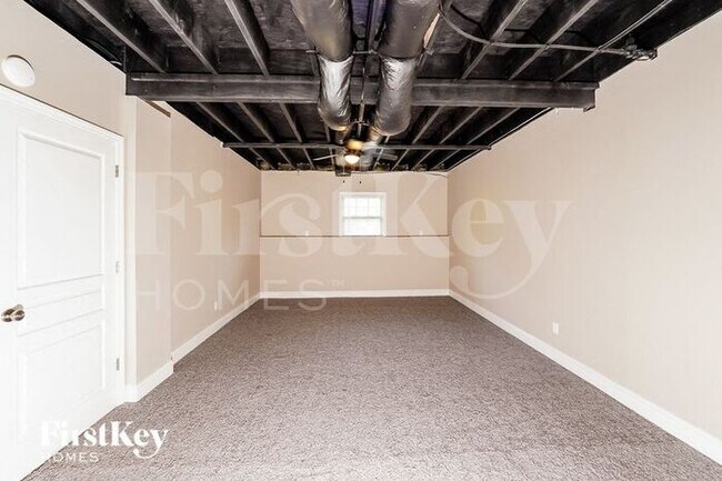 Building Photo - 105 Whispering Way