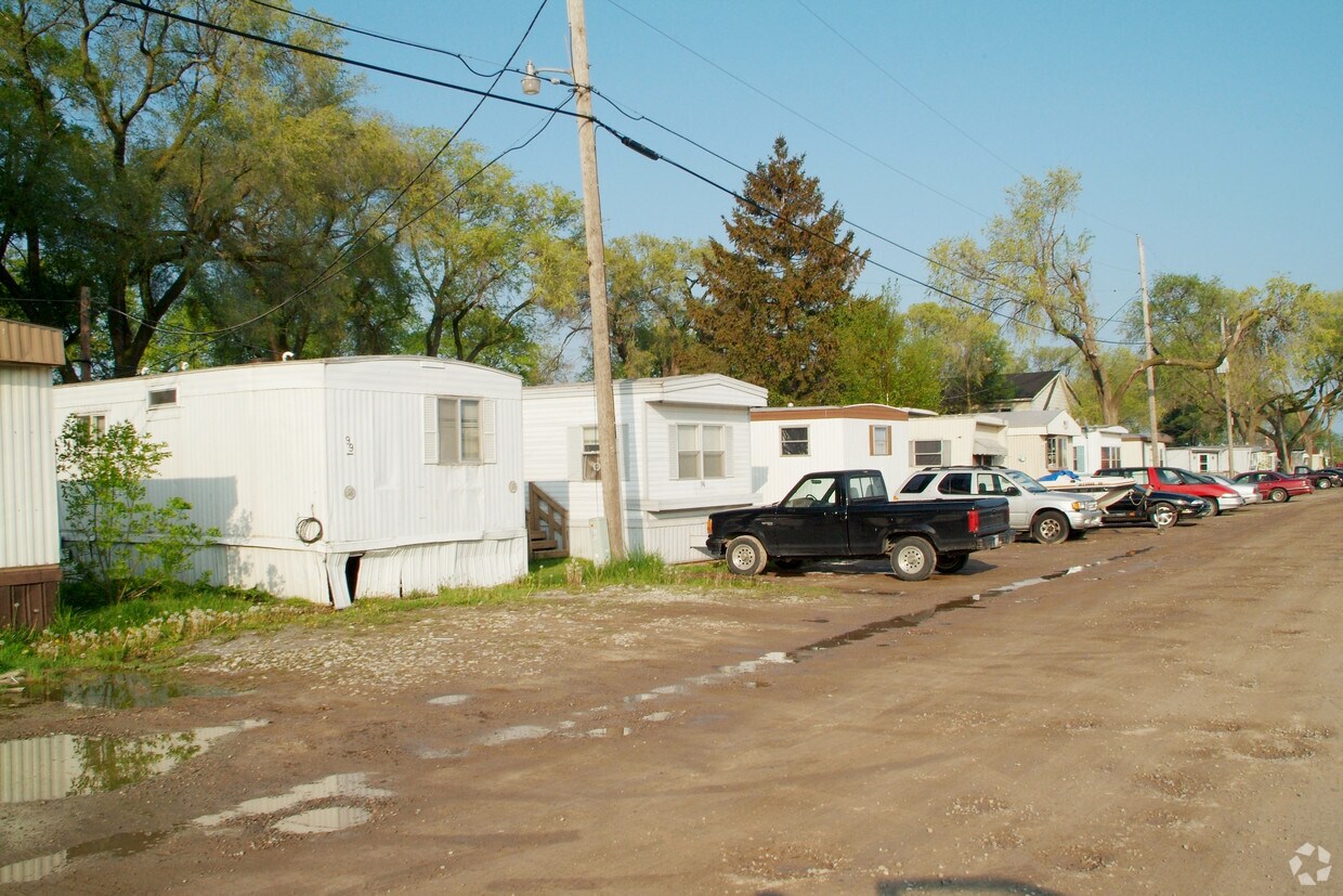 36510 Jefferson Ave, Harrison Township, MI 48045 Apartments in Harrison Township, MI