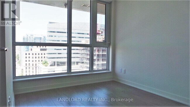 Photo du bâtiment - 199 Richmond St W