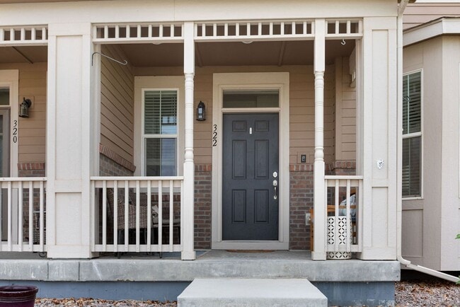 Building Photo - Beautiful 2 bedroom, 2.5 bath townhome in Mosaic