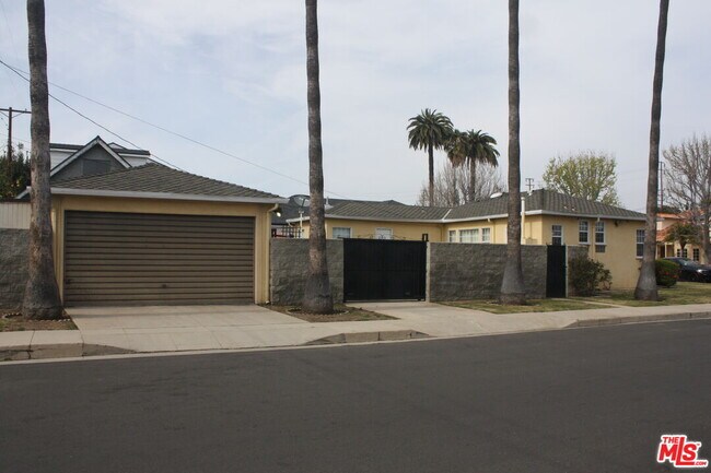 Foto del edificio - 2561 Tilden Ave